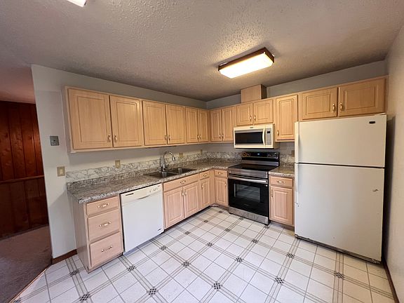 5th image of 1514 N Timber Rdg NE
