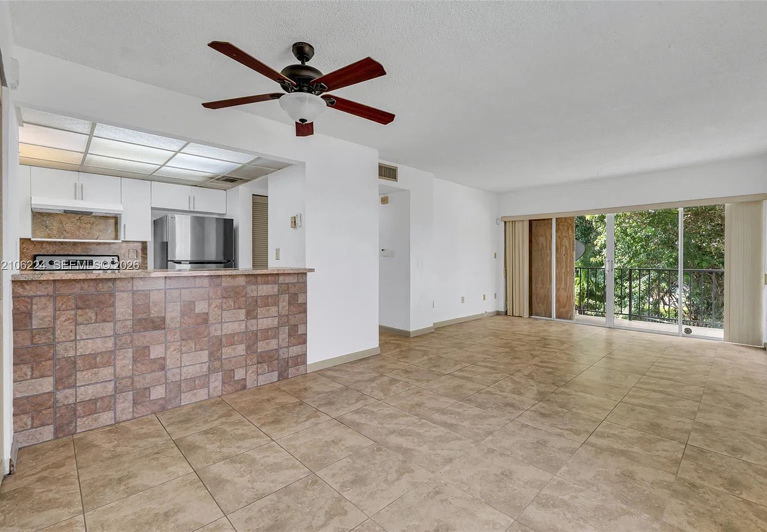 Pineside No 2 Condo — Photo 1
