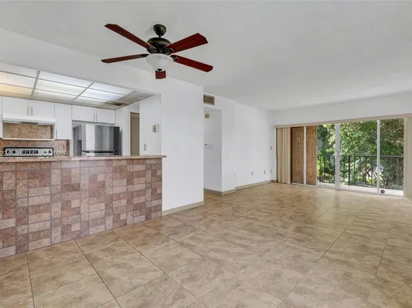 8887 Fontainebleau Blvd APT 206, Miami, FL 33172