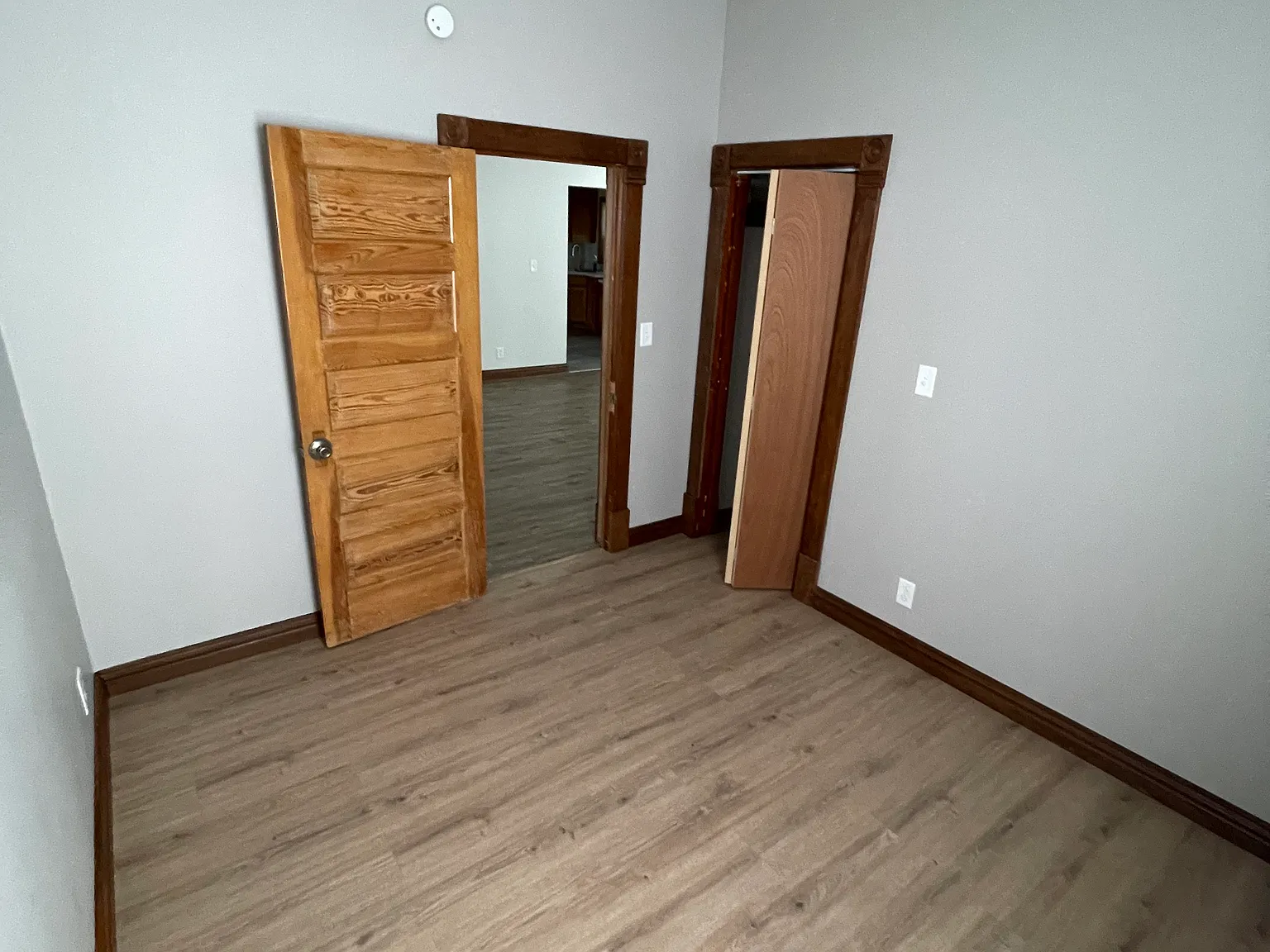 3 bed, 1000 sqft, $1,300 — Photo 3