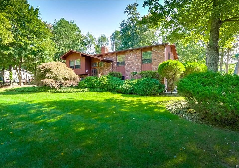 1st image of 4 Harlow Ln