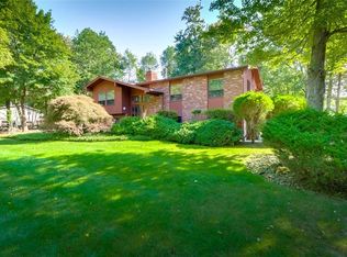 4 Harlow Ln, Airmont, NY 10952