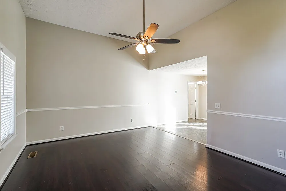 3 bed, 2.0 bath, 1555 sqft, $2,080 — Photo 4