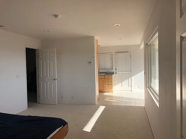 937 Roble Ln — Photo 10