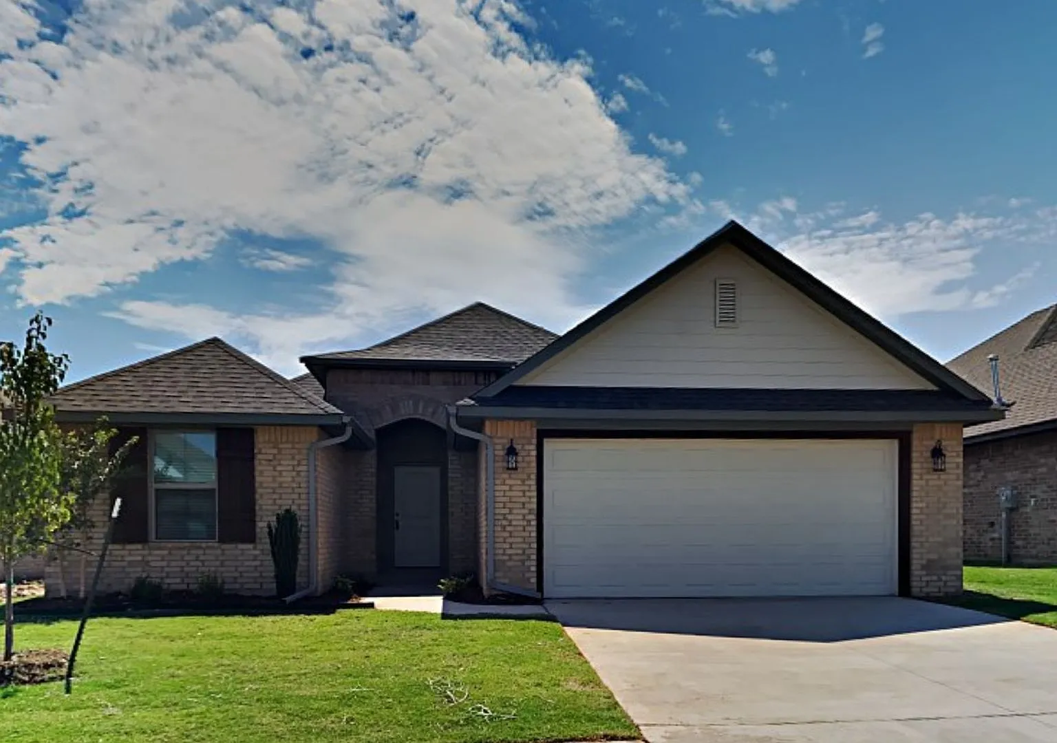 Very Nice 4 Bedroom 2 Bath Home in Yukon Schools — Photo 2
