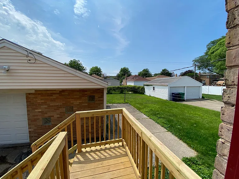 10126 S Clifton Park Ave — Photo 6