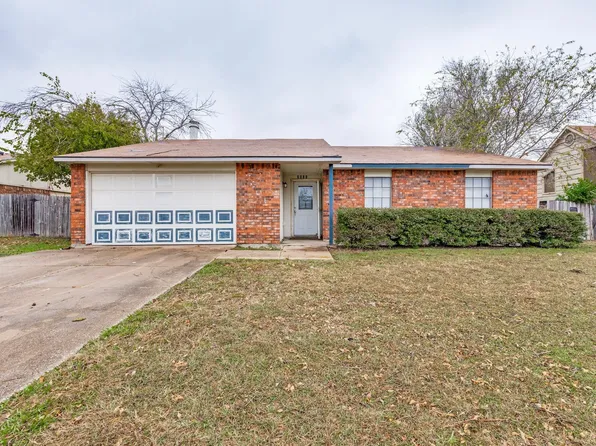 7001 Newcastle Pl, North Richland Hills, TX 76182