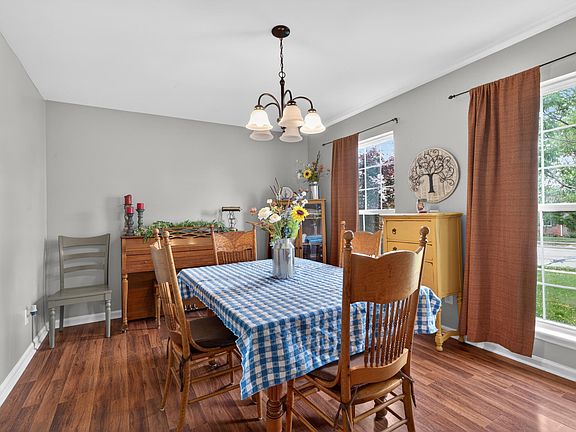 3rd image of 424 Southbrook Dr
