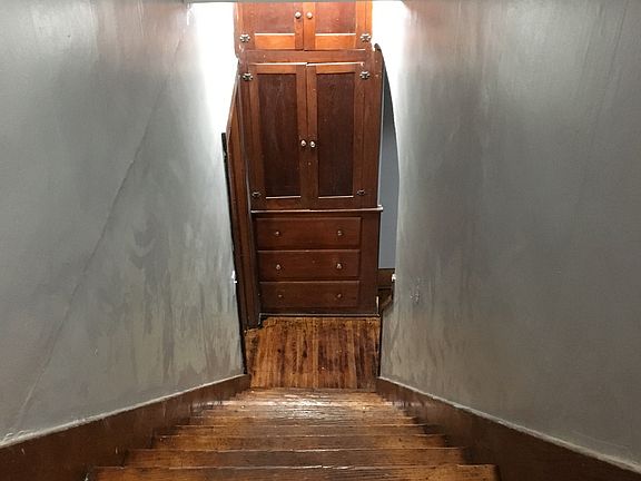 5th image of 212 Carey St