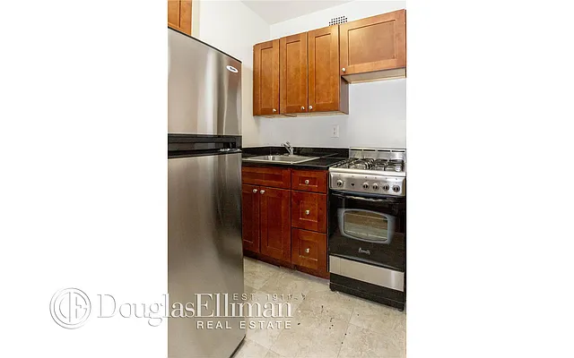 Rented by Douglas Elliman | media 26