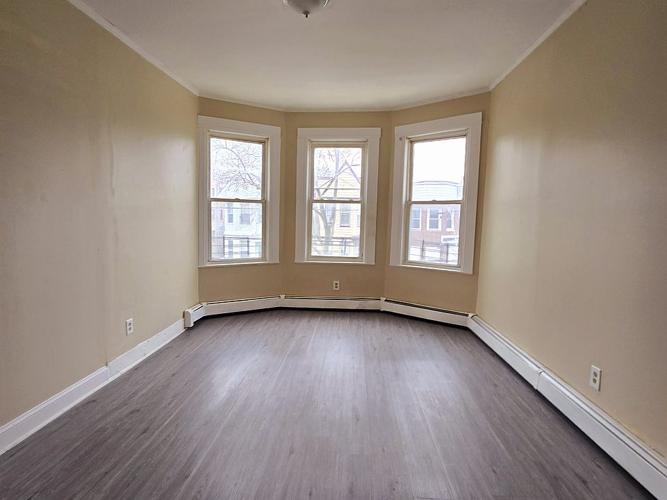 2nd image of 155 Bidwell Ave #2A