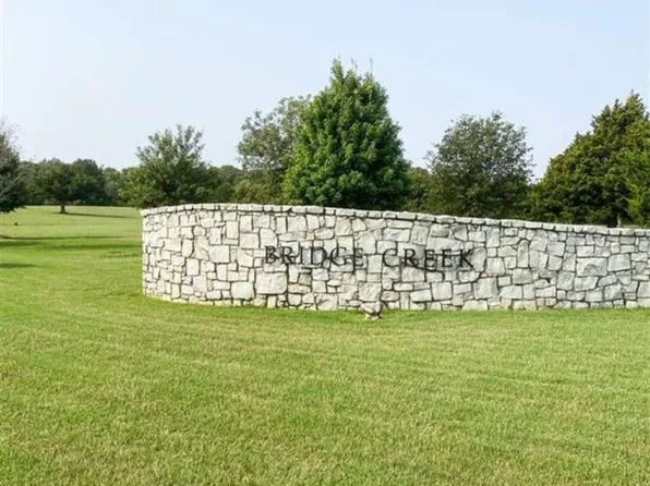 4 Oak Bridge Ln, Enid, OK 73703