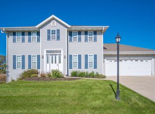 1682 Arthurs Pass, Oconomowoc, WI 53066