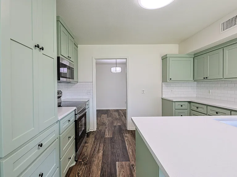 8308 Albany Ave — Photo 19