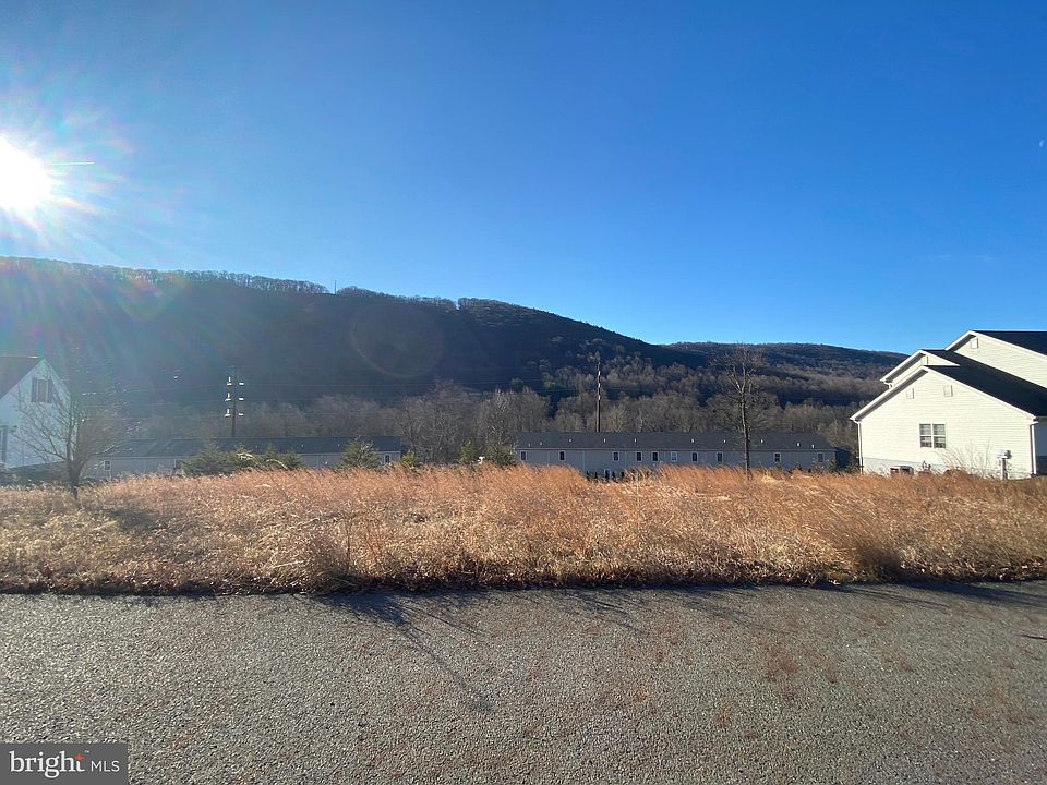 2nd image of 128 Wilt Blvd #L43
