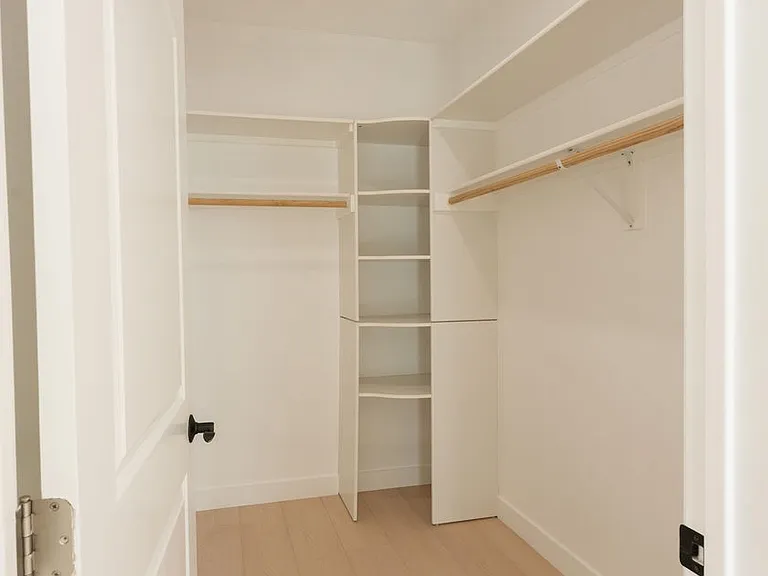 14605 Wyandotte St — Photo 33