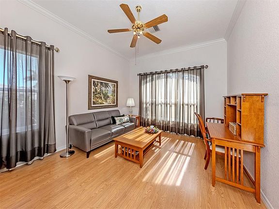 4th image of 897 Colonial Rd