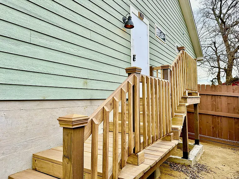 115 W College St #103 — Photo 4