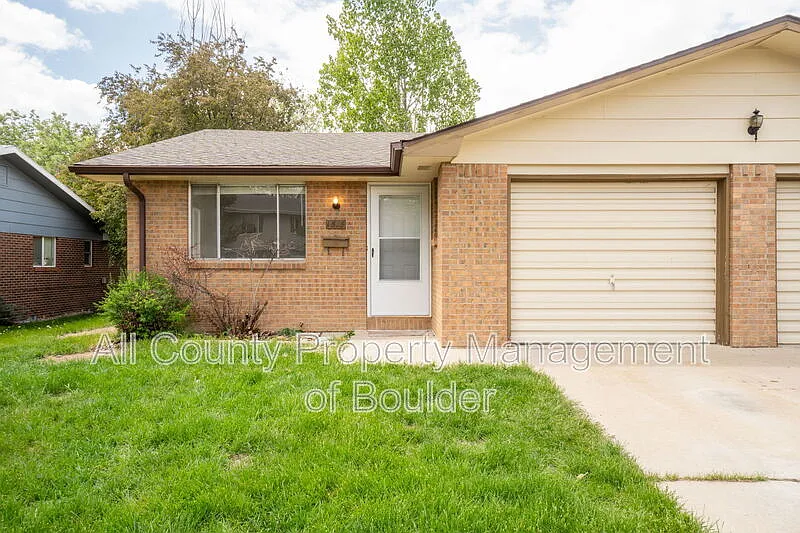 2 bed, 1.0 bath, 1012 sqft, $1,750 — Photo 2