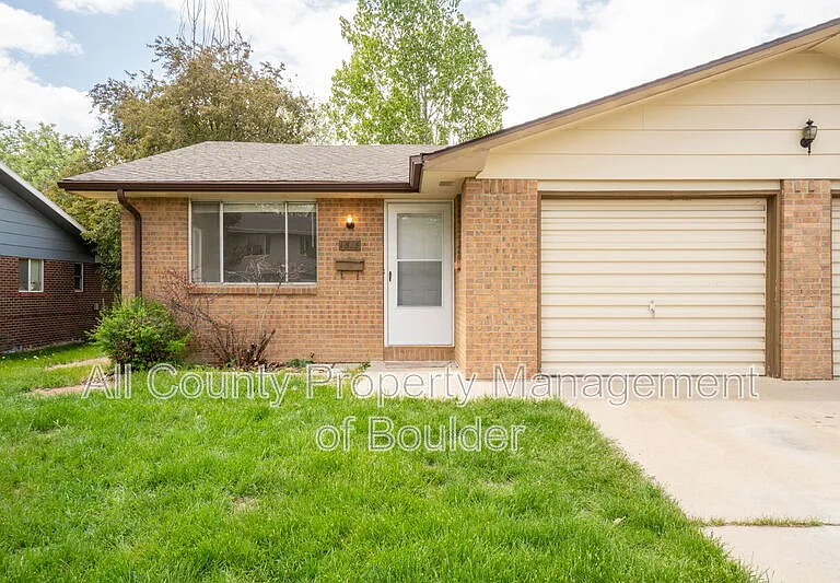 1515 Stuart St — Photo 2