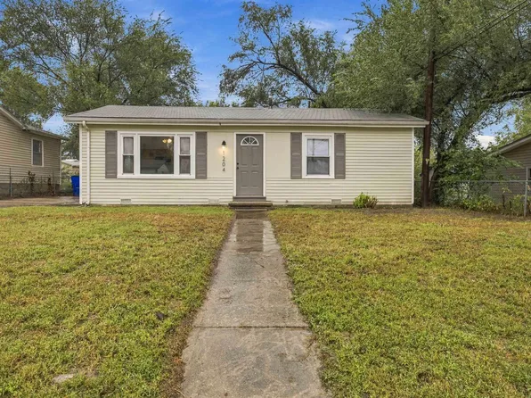 1204 W 20th St, Junction City, KS 66441