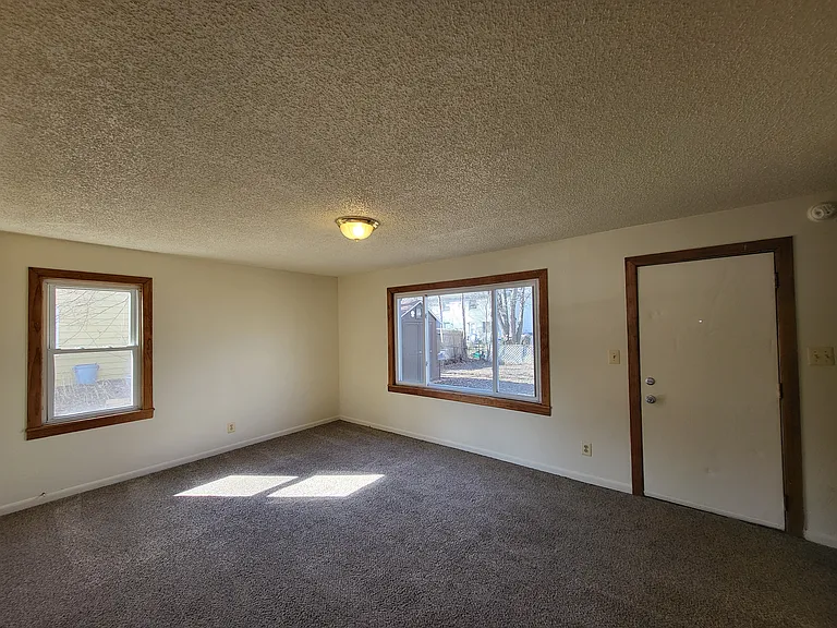 2310 Deerfield Ct — Photo 4