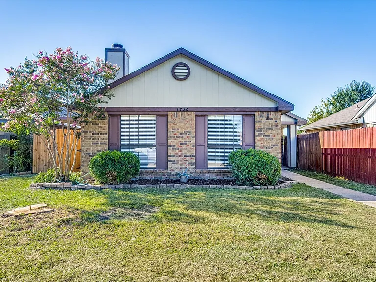 1736 Wheat Field Dr — Photo 2