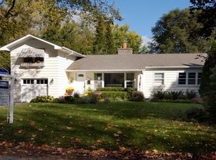 715 S Cook St, Barrington, IL 60010