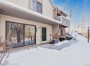 410 Spring Brooke Dr, Brighton, MI 48116