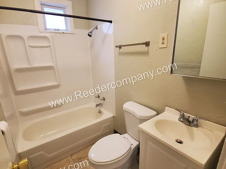 4915 Homerlee Avenue — Photo 12