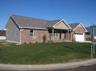 208 Prairie Ln, Monett, MO 65708