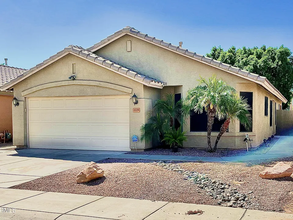 3229 E Tonopah Dr