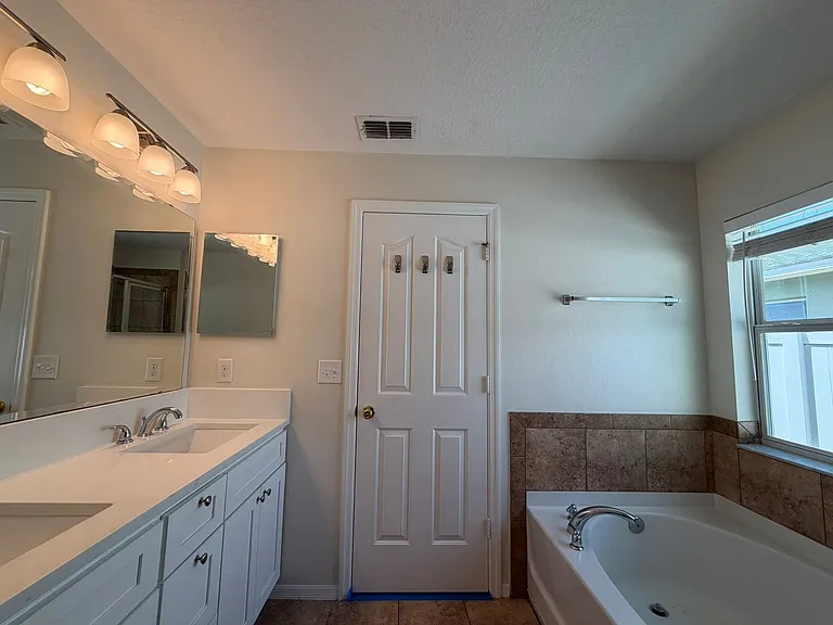 13740 Laranja St — Photo 14