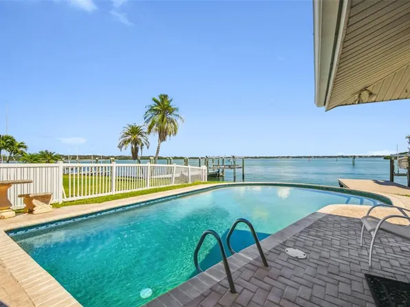 529 Johns Pass Ave, Madeira Beach, FL 33708