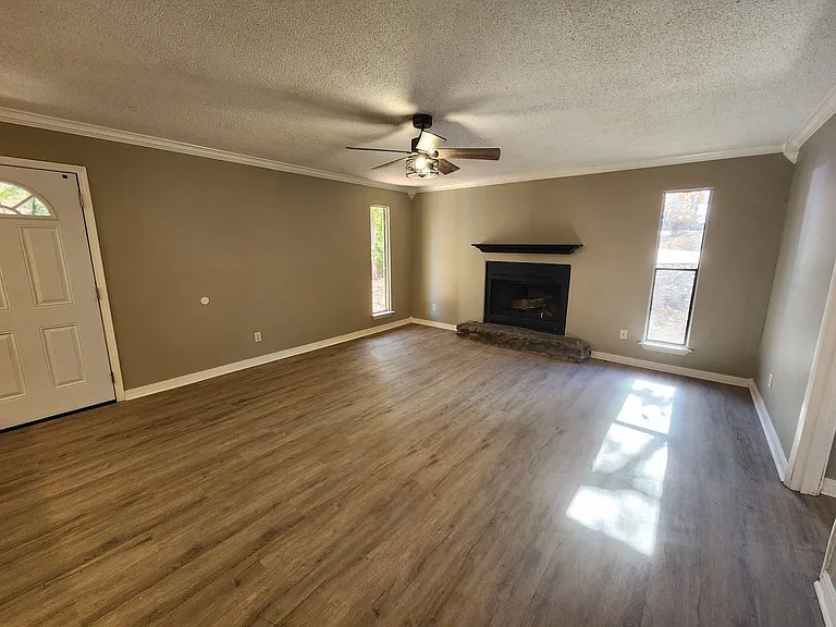 8206 Dogwood Trl — Photo 3