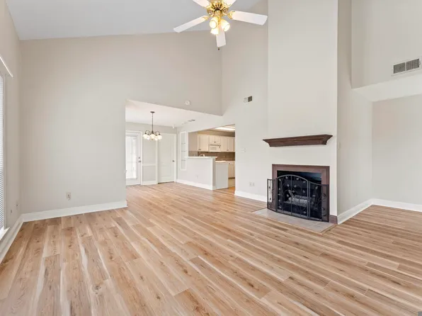 5147 Nicholson Dr #74, Baton Rouge, LA 70820