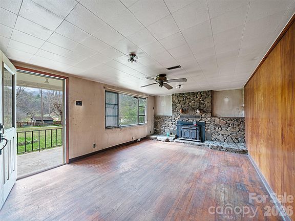 4th image of 2432 Grapevine Rd