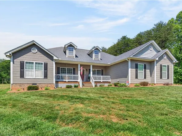 552 Tom Hunter Rd, Pilot Mtn, NC 27041