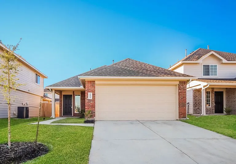 2525 Grayling Dr — Photo 1