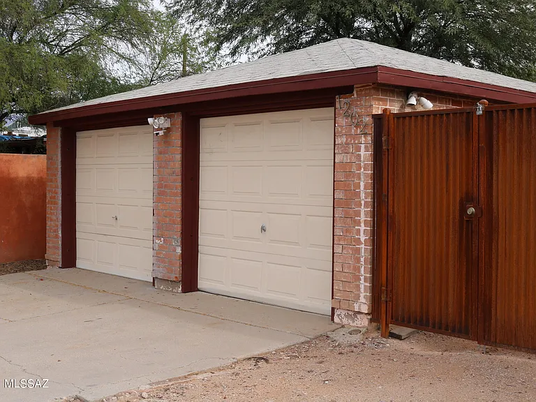 1202 N Tucson Blvd — Photo 9