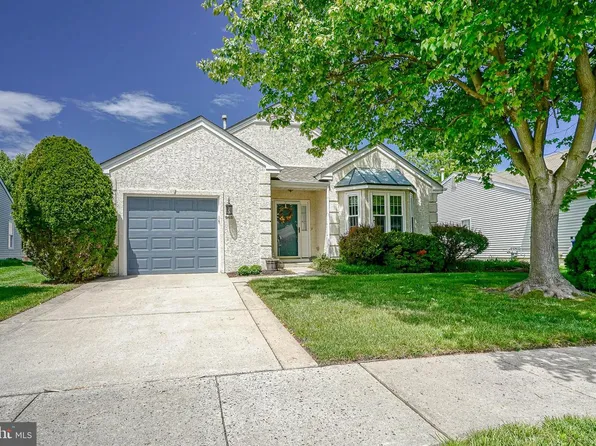 965 Larkspur Pl N, Mount Laurel, NJ 08054