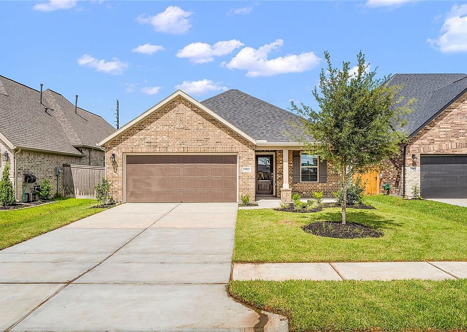1st image of 19923 Wild Horse Hollow Ln