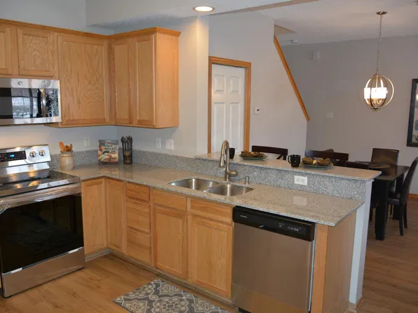 13700 54th Ave N Unit 4-0-8, Minneapolis, MN 55446