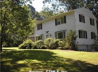 22 Brewster Dr, Gales Ferry, CT 06335
