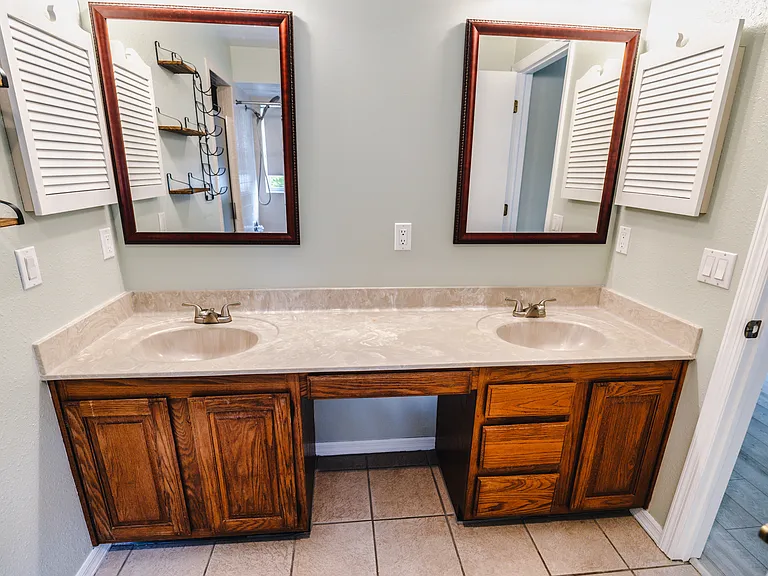 2119 Shady Oaks Dr — Photo 34