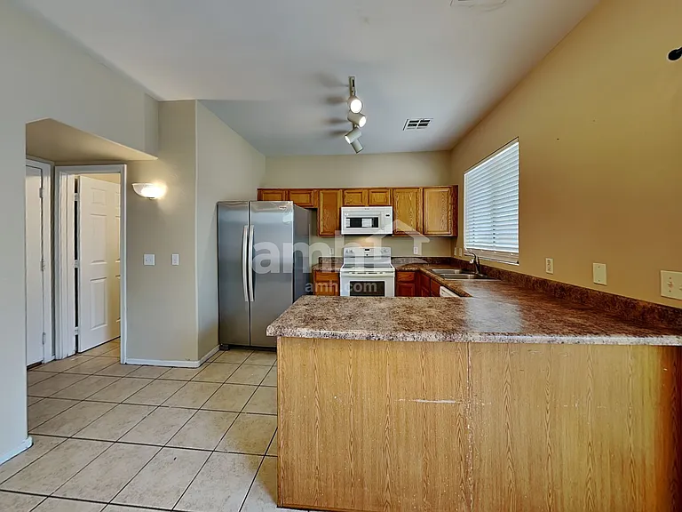 4105 W Irwin Ave — Photo 3