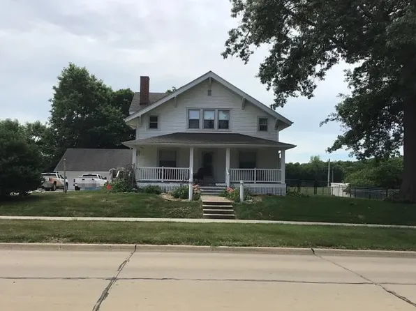 807 E 1st Ave, Indianola, IA 50125