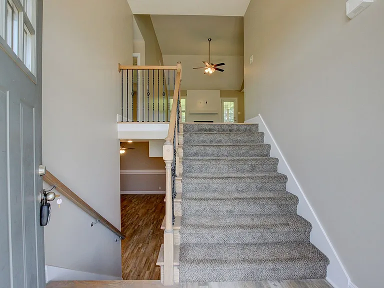 1121 Cardinal Creek Dr — Photo 2
