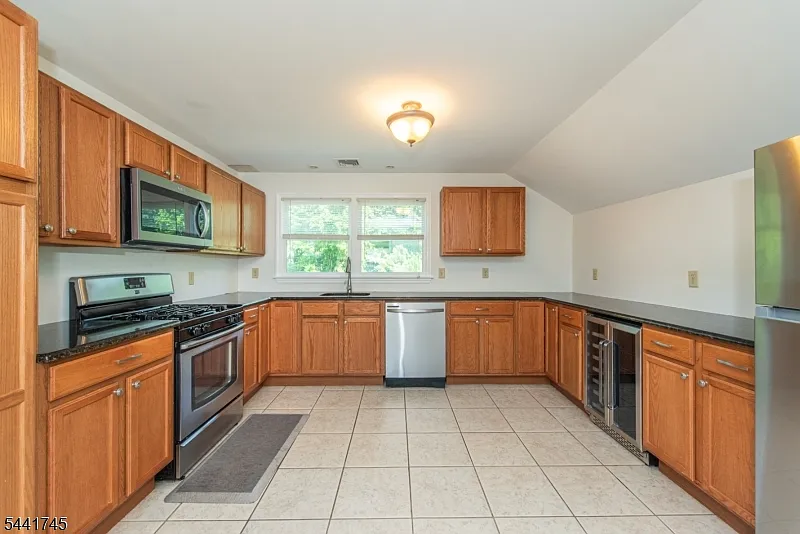 1 bed, 1.0 bath, $2,000 — Photo 2