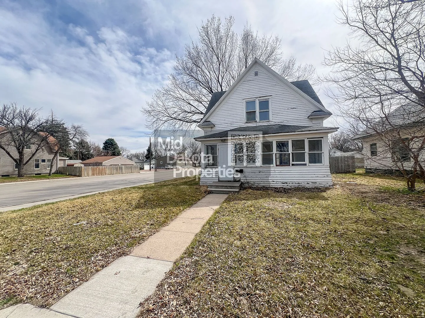 401 W 11th-3 Bedroom House — Photo 2